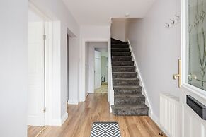 TMS Beautiful 4 Bedroom House!dagenham!freeparking