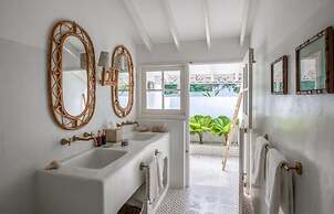 Breathtaking Villa In 02 Acres Of Tropical Walled-in Gardens