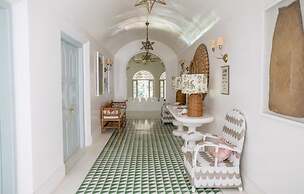 Breathtaking Villa In 02 Acres Of Tropical Walled-in Gardens