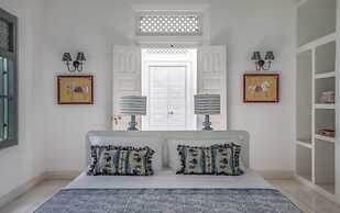 Breathtaking Villa In 02 Acres Of Tropical Walled-in Gardens