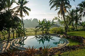 Romantic Honeymoon Villa Overlooking Rice Fields