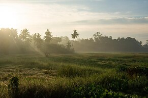 Romantic Honeymoon Villa Overlooking Rice Fields