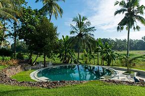 Romantic Honeymoon Villa Overlooking Rice Fields