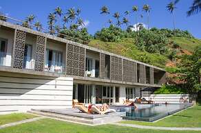 Modern Beach Villa With Roof Garden