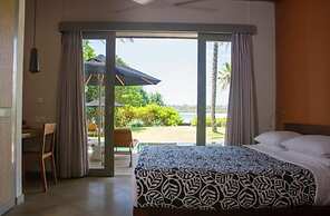 Modern Beach Villa With Roof Garden