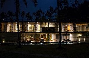 Modern Beach Villa With Roof Garden
