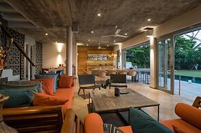 Modern Beach Villa With Roof Garden