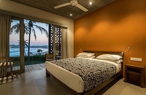 Modern Beach Villa With Roof Garden