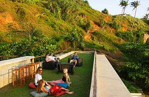 Modern Beach Villa With Roof Garden