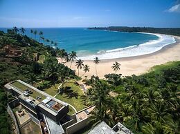 Modern Beach Villa With Roof Garden