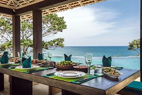 Spectacular Hilltop Beach Villa Located Next To A Surf Break