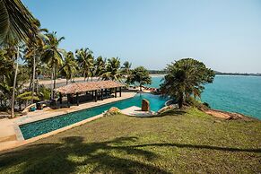 Spectacular Hilltop Beach Villa Located Next To A Surf Break
