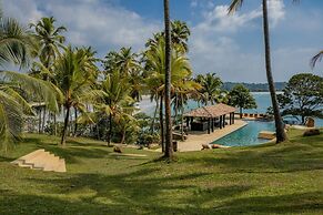 Spectacular Hilltop Beach Villa Located Next To A Surf Break
