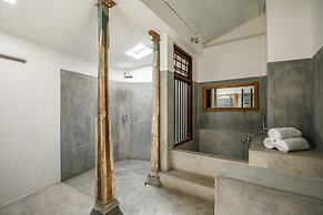 Spectacular Hilltop Beach Villa Located Next To A Surf Break