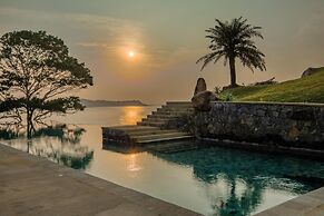 Spectacular Hilltop Beach Villa Located Next To A Surf Break