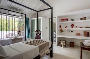 Beautifully Renovated Family Village House Within Walking Distance To 