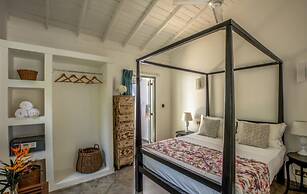 Beautifully Renovated Family Village House Within Walking Distance To 