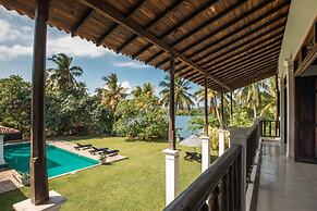 Lovely Lakeside Villa With Large Pool Poolside Dining