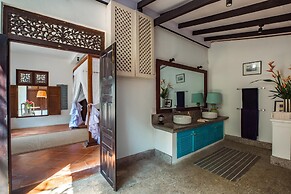 Lovely Lakeside Villa With Large Pool Poolside Dining