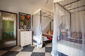 Lovely Lakeside Villa With Large Pool Poolside Dining