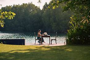 Lovely Lakeside Villa With Large Pool Poolside Dining