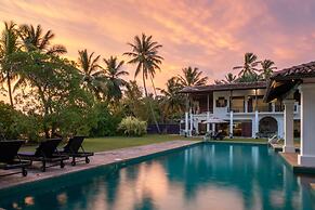 Lovely Lakeside Villa With Large Pool Poolside Dining