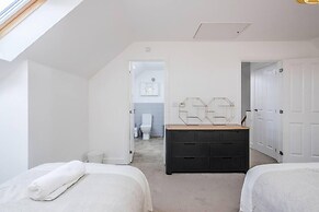 tms Cheerful 5bdr House! Thurrock! Free Parking!