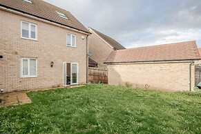 tms Cheerful 5bdr House! Thurrock! Free Parking!