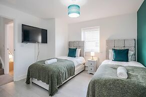 tms Cheerful 5bdr House! Thurrock! Free Parking!