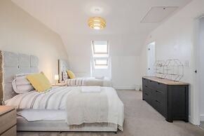 tms Cheerful 5bdr House! Thurrock! Free Parking!