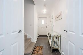 tms Cheerful 5bdr House! Thurrock! Free Parking!