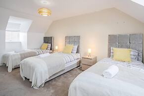 tms Cheerful 5bdr House! Thurrock! Free Parking!