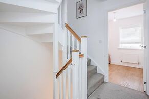 tms Cheerful 5bdr House! Thurrock! Free Parking!