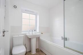 tms Cheerful 5bdr House! Thurrock! Free Parking!