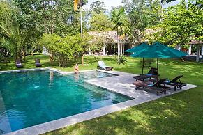 Family House With Large Garden In A Peaceful Setting
