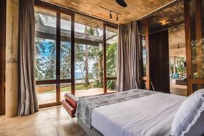 Sustainably Designed Villa Overlooking Indian Ocean