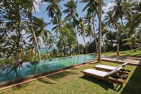 Sustainably Designed Villa Overlooking Indian Ocean