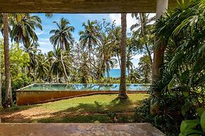 Sustainably Designed Villa Overlooking Indian Ocean