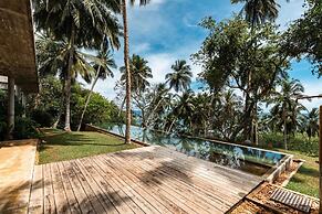 Sustainably Designed Villa Overlooking Indian Ocean