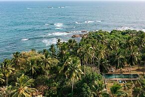 Sustainably Designed Villa Overlooking Indian Ocean