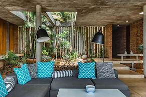 Sustainably Designed Villa Overlooking Indian Ocean