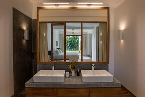 Luxurious 07 Bedroom Hilltop Villa With Private Gym