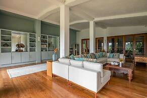 Luxurious 07 Bedroom Hilltop Villa With Private Gym