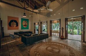 Antique Dutch Period Country House With Far Reaching West-facing Views