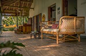 Antique Dutch Period Country House With Far Reaching West-facing Views