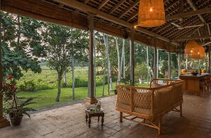 Antique Dutch Period Country House With Far Reaching West-facing Views