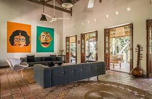 Antique Dutch Period Country House With Far Reaching West-facing Views