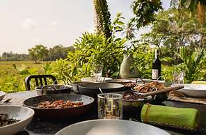 Antique Dutch Period Country House With Far Reaching West-facing Views