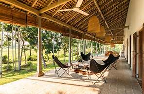 Antique Dutch Period Country House With Far Reaching West-facing Views