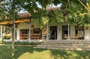 Antique Dutch Period Country House With Far Reaching West-facing Views